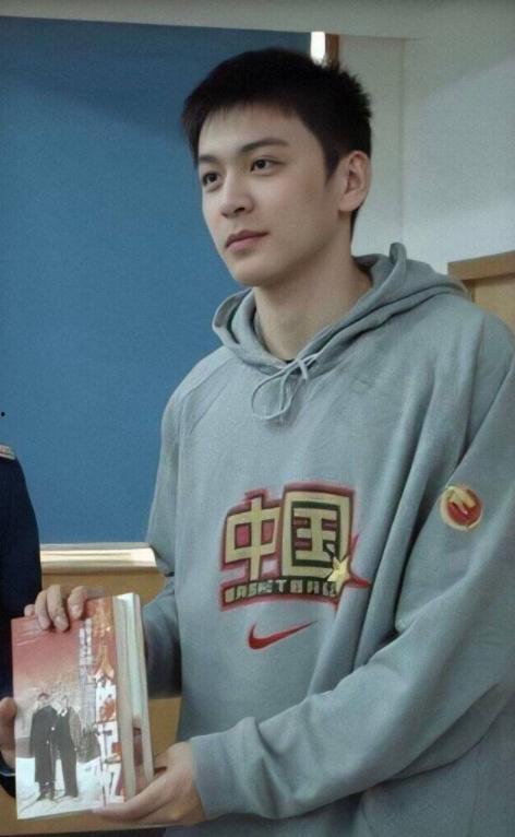 邵阳的男明星网红,闪耀网络，魅力四溢的本土新星