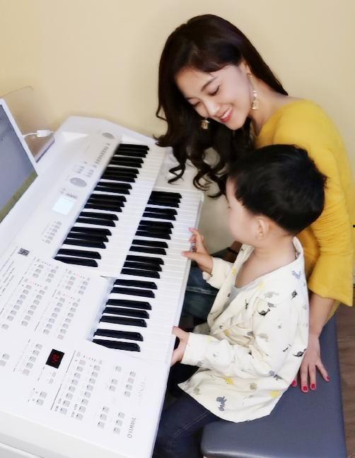 会弹琴的明星网红,盘点会弹琴的明星网红风采