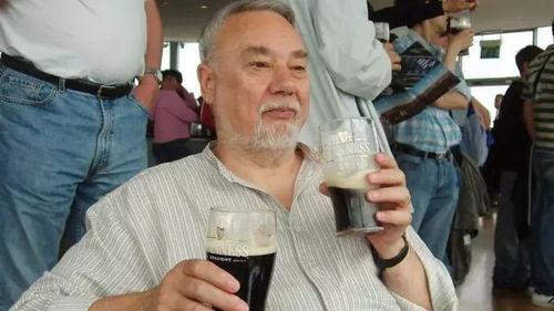 近期热门吃瓜大爷事件是真的吗,真相揭秘，网络热议背后的真相