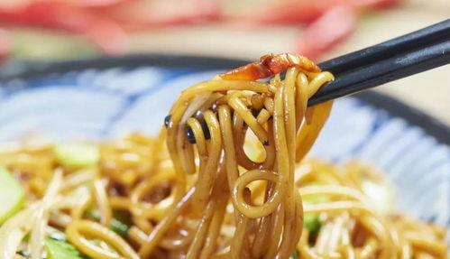 明星网红吃南昌炒粉,美食魅力引全民热议