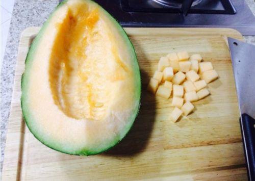 黑壳虾吃不吃哈密瓜,揭秘它们对哈密瓜的喜爱程度