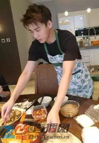 明星网红做饭赚钱吗,揭秘他们的赚钱之道