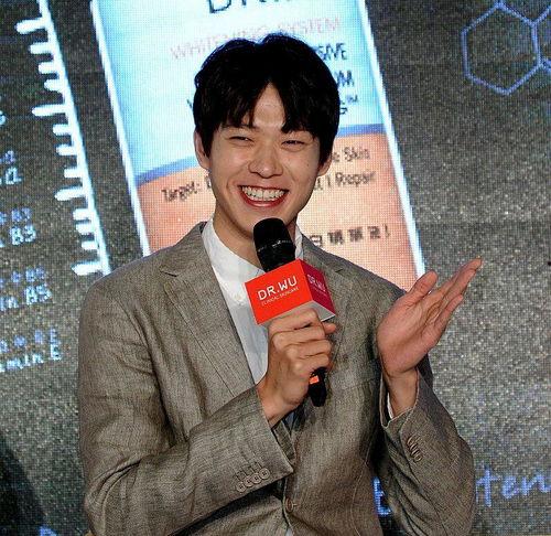 辰亦儒娱乐圈吃瓜第一人,娱乐圈吃瓜达人，揭秘明星幕后人生