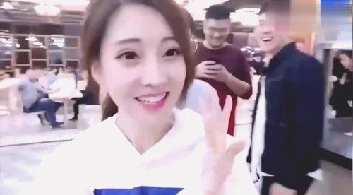 明星网红在学校上学,跨界学霸的青春碰撞与成长故事”