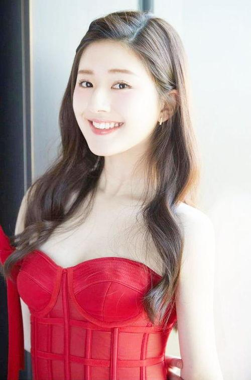 美女明星网红视频,美女明星视频集锦，魅力四溢，惊艳眼球