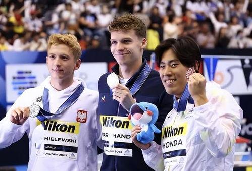 游泳队吃瓜爆料最新一期,揭秘最新一期吃瓜爆料背后的真相