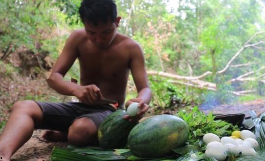 文安吃瓜事件上热门了吗,网络热议背后的真相与反思